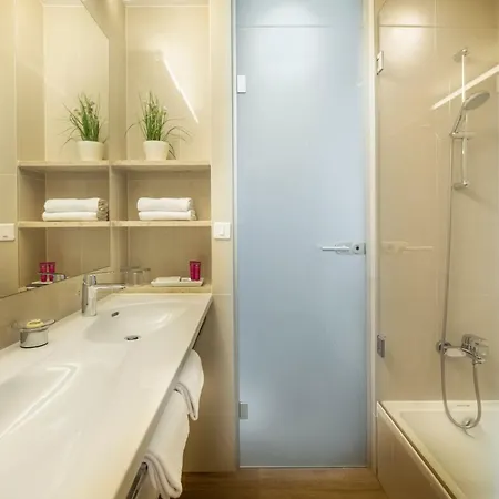 Isabella Island & Villas, Valamar Collection פורץ