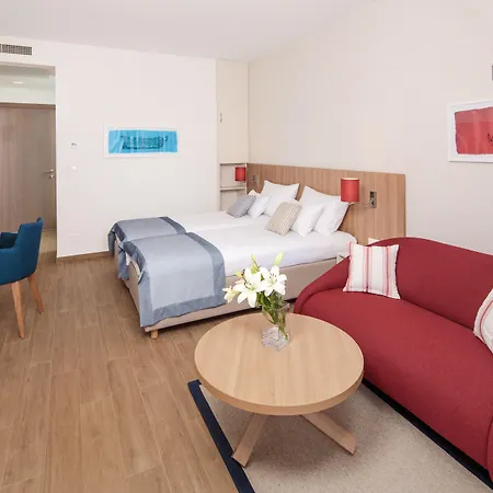 Isabella Island & פורץ