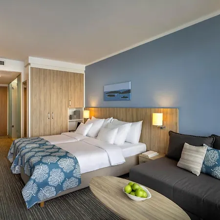 Isabella Island & פורץ