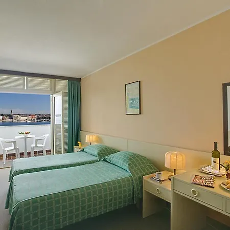 Isabella Island & Villas, Valamar Collection פורץ